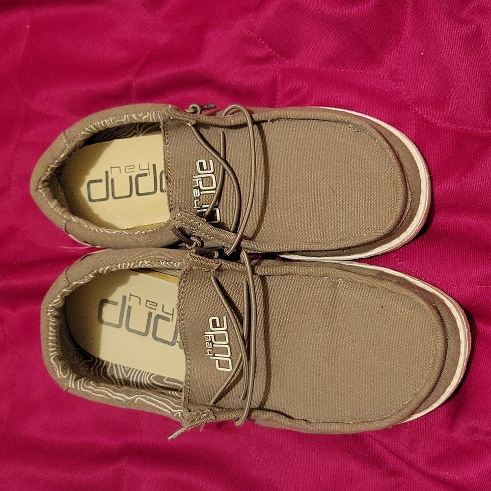 Boys Hey Dudes new worn 1 time perfect